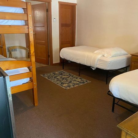 Seven Circles Lodge&Retreat Badger Экстерьер фото