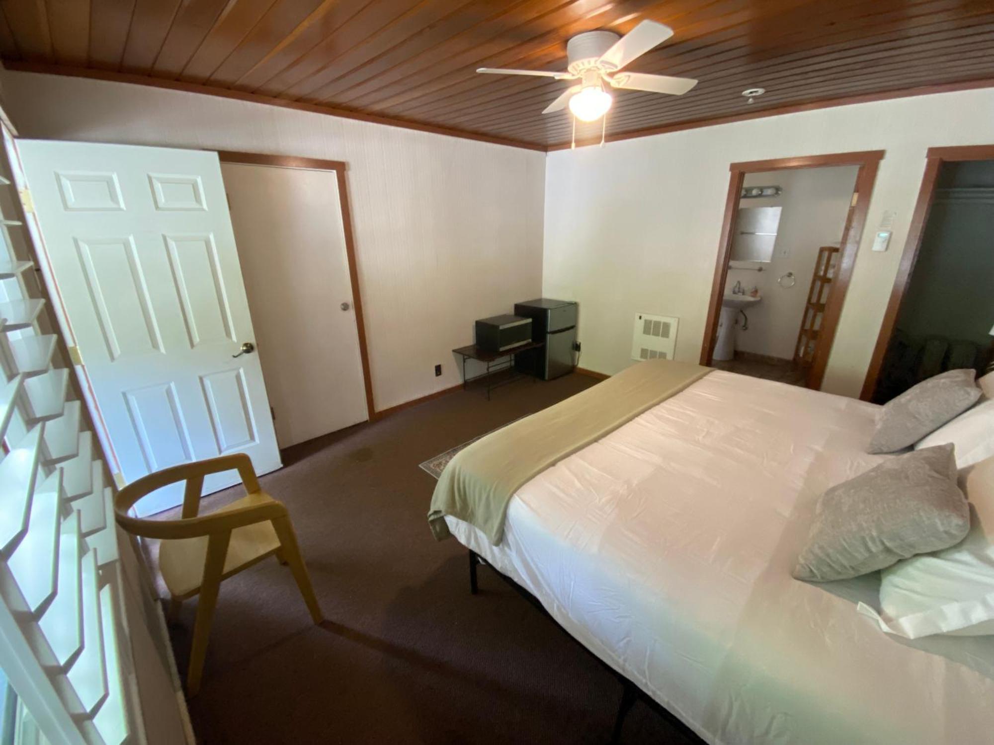 Seven Circles Lodge&Retreat Badger Экстерьер фото