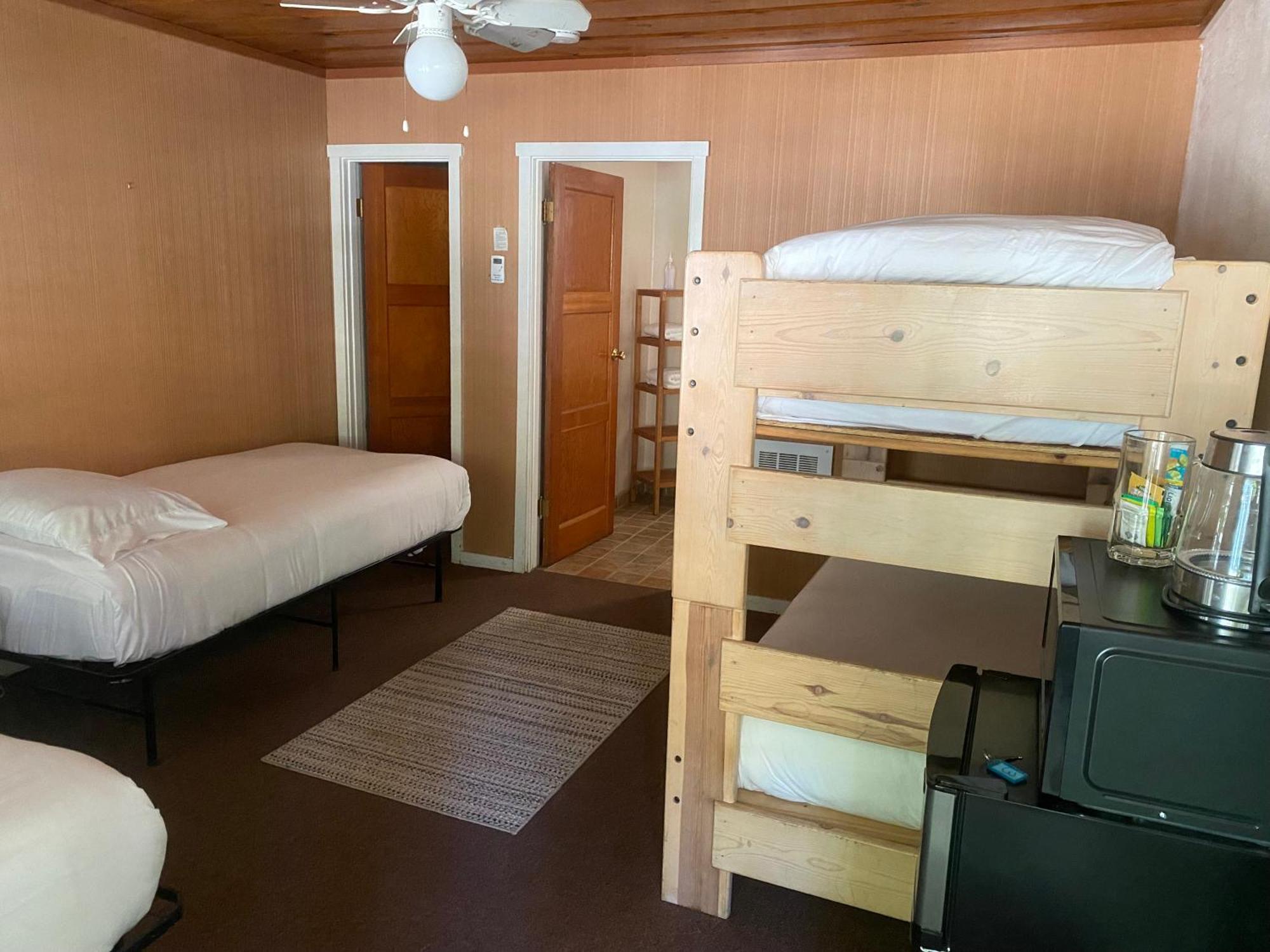 Seven Circles Lodge&Retreat Badger Экстерьер фото